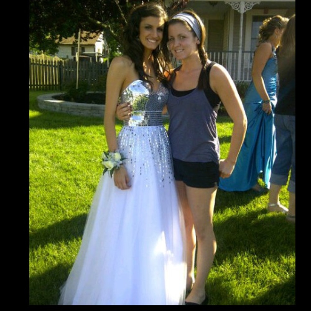 ✨ Prom Dress ✨ - Picture 2 of 3